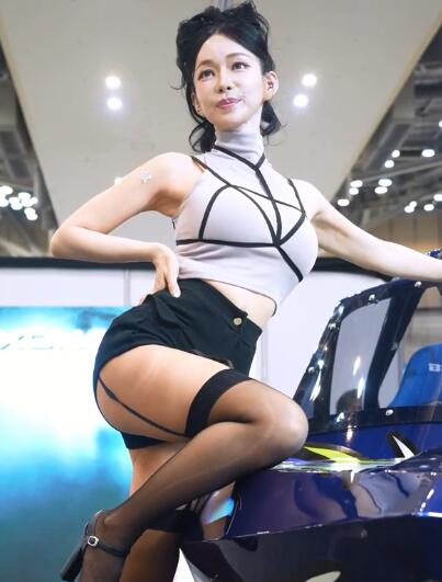 模特Bella现身2026釜山国际游艇展