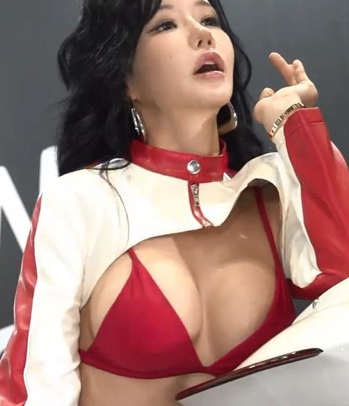 2025韩国改装车展赛车模特Min Hanna